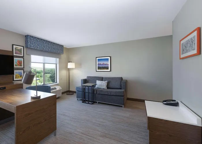 Newly Renovated-Hampton Inn & Suites Casper